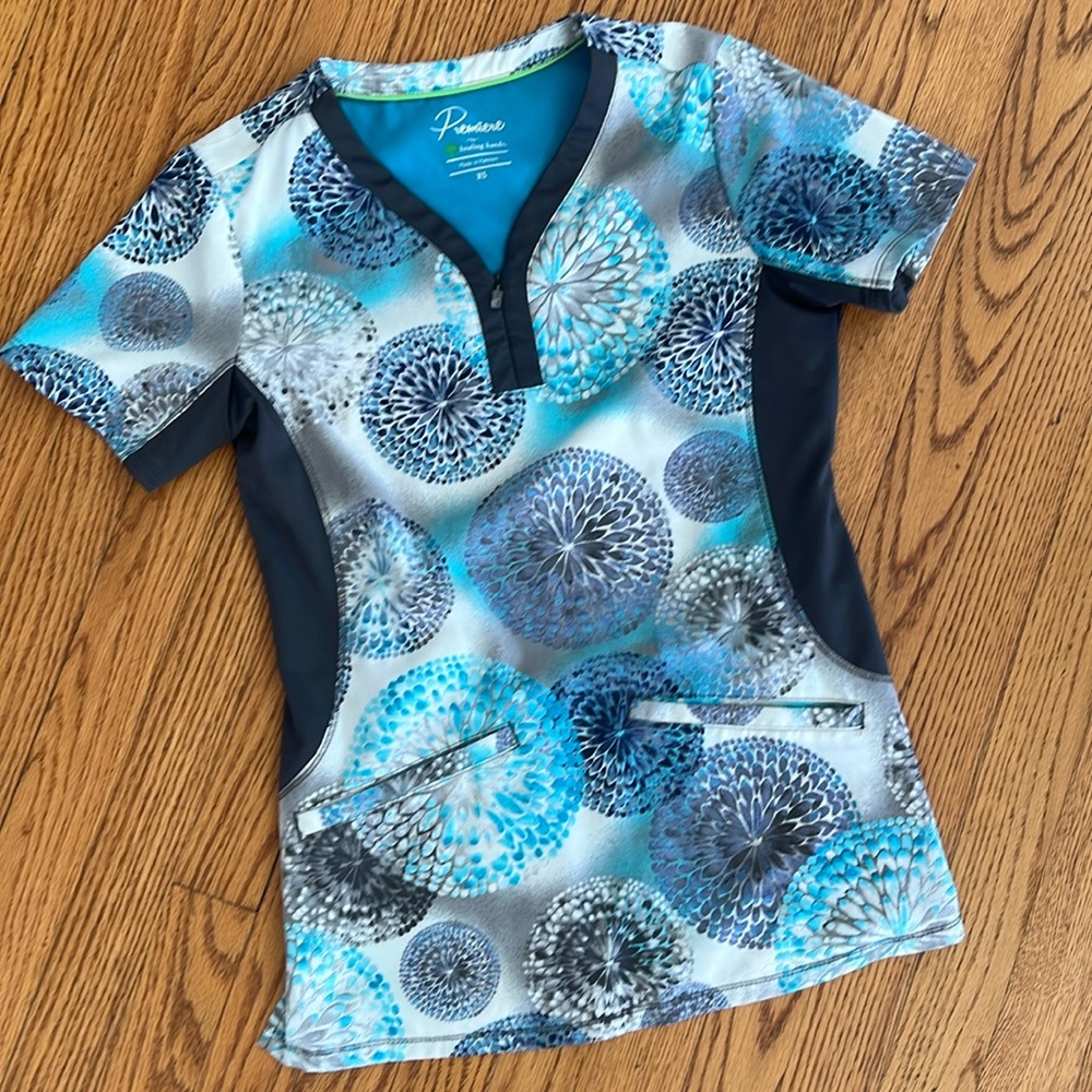 Healing Hands XS scrub top